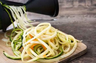 Gemüsespaghetti herstellen