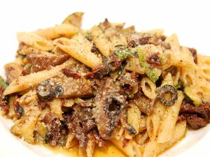 Käse überdeckt die Pasta Calabrese